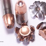 Gold Dot 9 mm poliskula Poliskulorna expanderar till vassa roterande propellrar vid träff